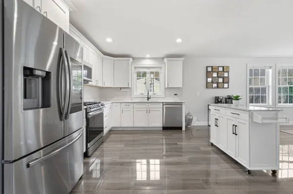 $1,099,000 | 1295 Main Street, Reading, MA 01867