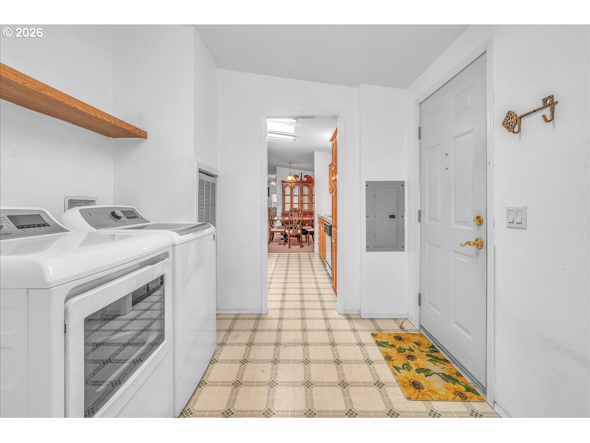 1949 Southeast Palmquist Road, Unit 121 Gresham, OR 97080 - Photo 5 of 31