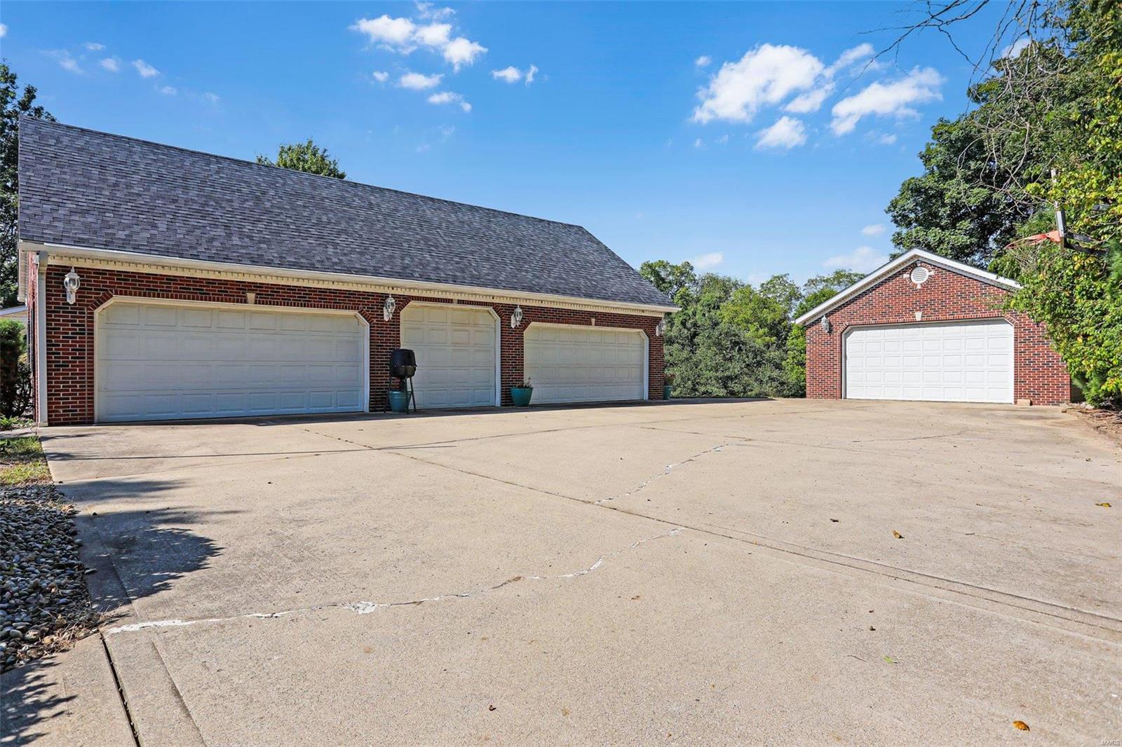 1215 Springvalley Road Troy, IL 62294 - Photo 4 of 59