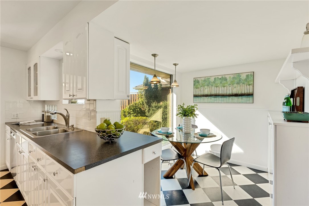 3905 Southwest 109th Street Seattle, WA 98146 - Photo 11 of 27 Gallery Image 11