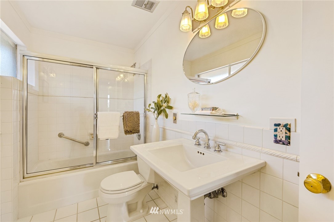 3905 Southwest 109th Street Seattle, WA 98146 - Photo 16 of 27 Gallery Image 16