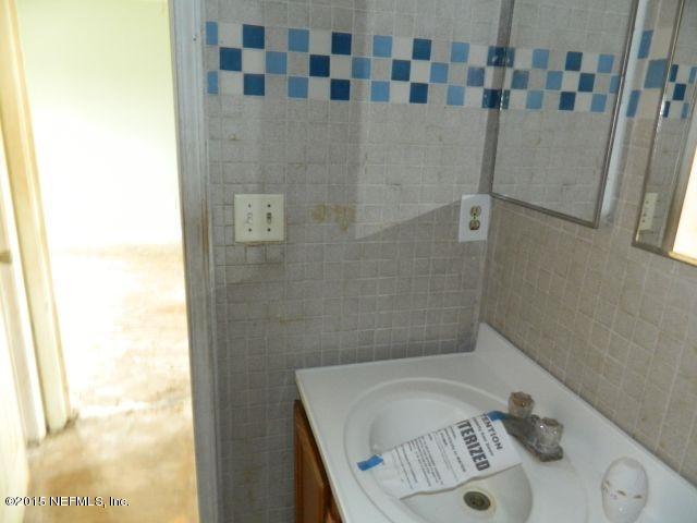 16033 Shellcracker Road Jacksonville, FL 32226 - Photo 19 of 38 Bathroom-d