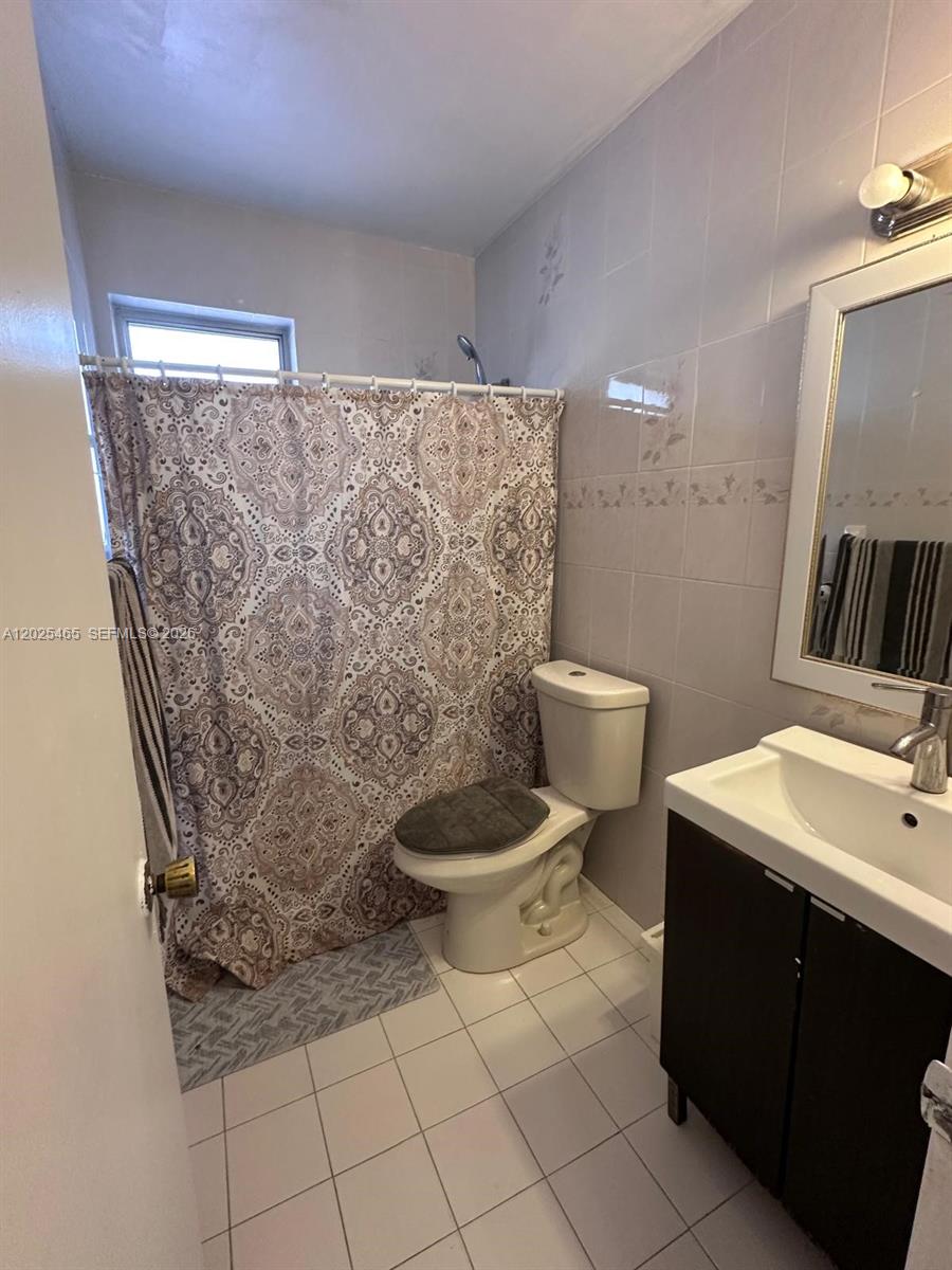 11016 Southwest 7th Street Miami, FL 33174 - Photo 18 of 21 REAR BATHROOM