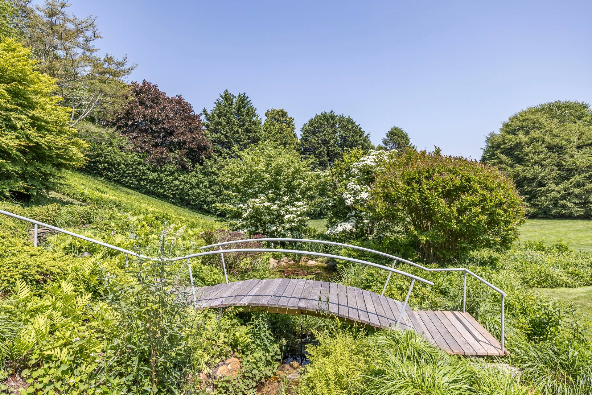 17 Apaquogue Road East Hampton, NY 11937 - Photo 11 of 37