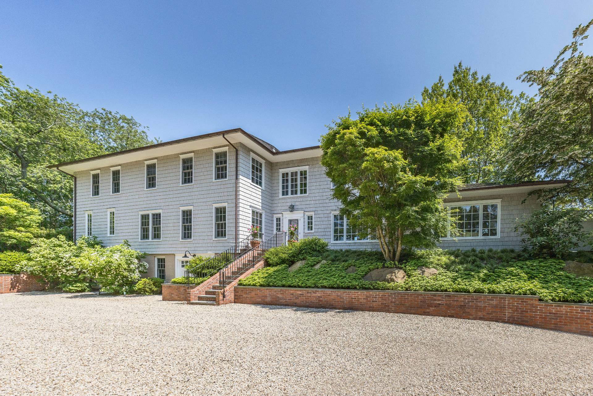 17 Apaquogue Road East Hampton, NY 11937 - Photo 2 of 37 front view of a house with a yard