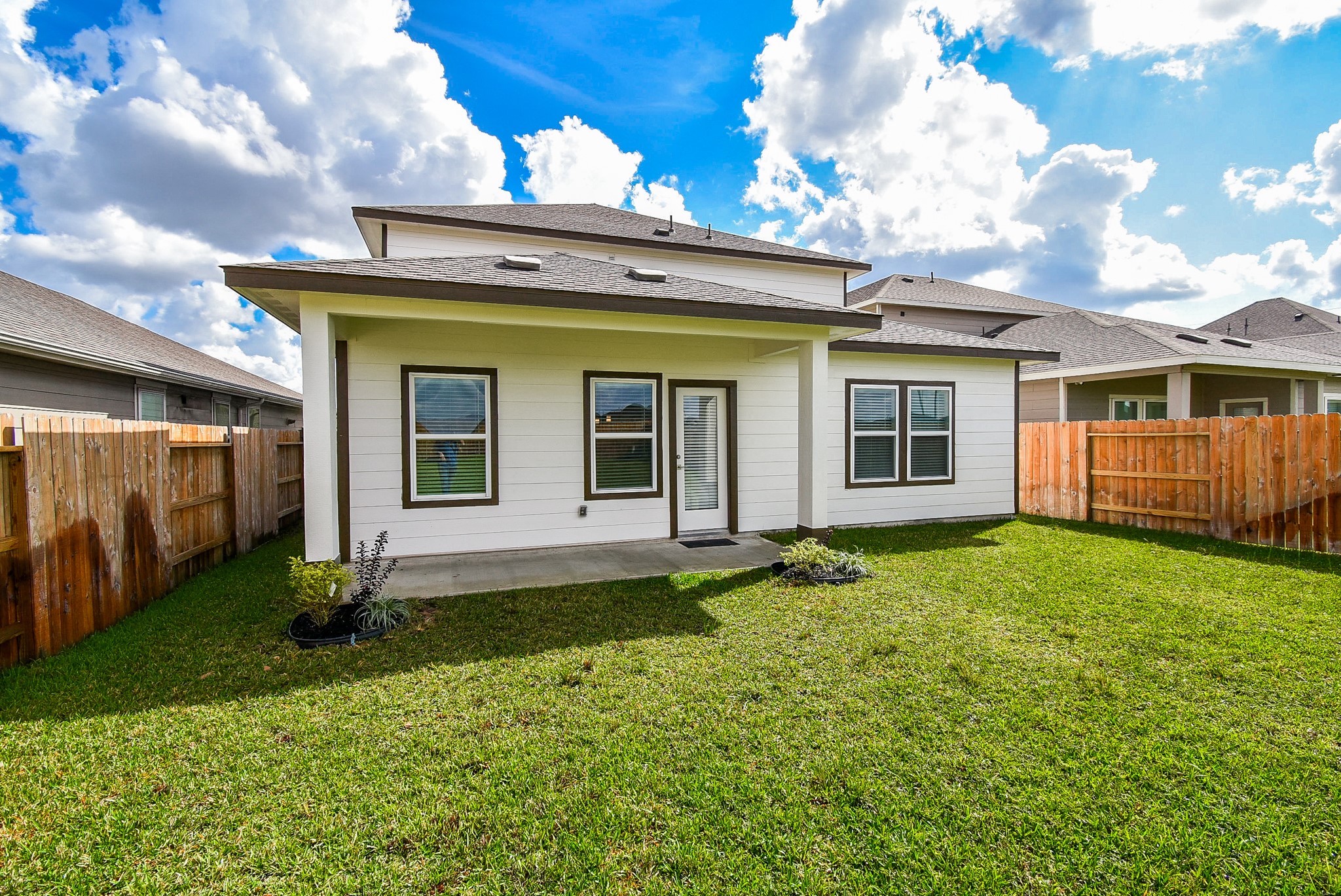 7230 Toluca Drive Rosharon, TX 77583 - Photo 26 of 27 a view of a house with backyard and garden