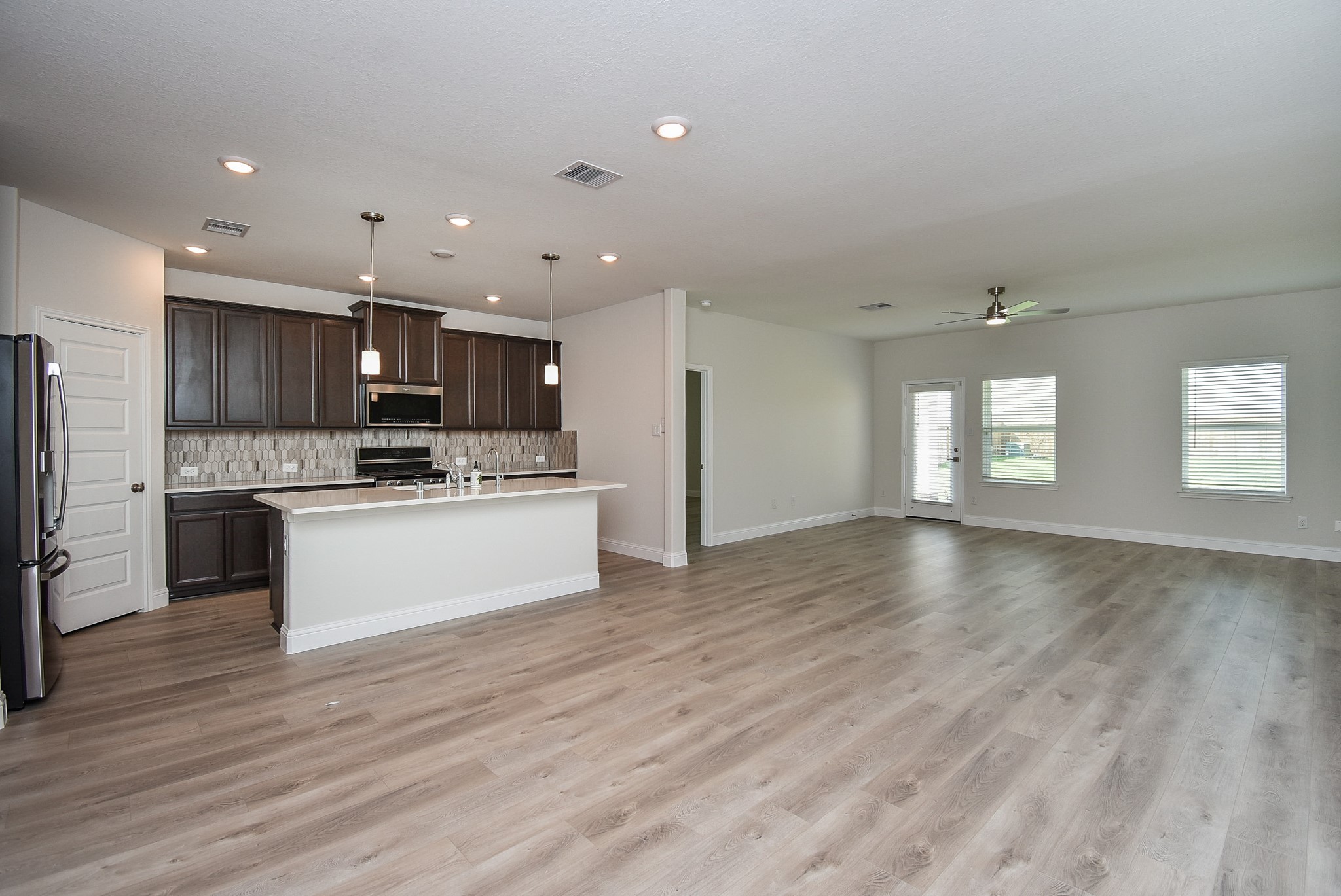 7230 Toluca Drive Rosharon, TX 77583 - Photo 7 of 27 a view of kitchen with granite countertop cabinets and refrigerator