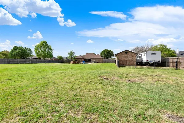 $549,900 | 1201 East Oaklawn Drive, Talty, TX 75160
