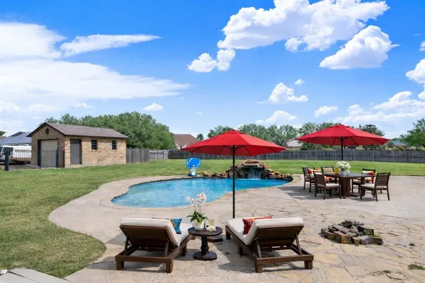 $549,900 | 1201 East Oaklawn Drive, Talty, TX 75160