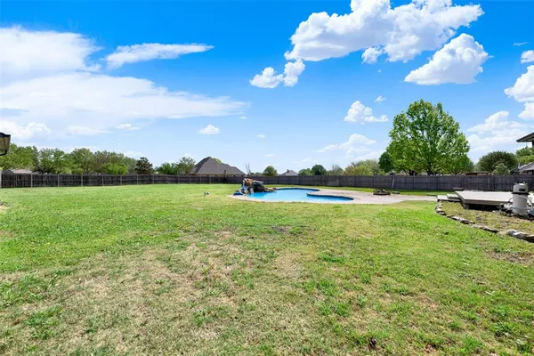 $549,900 | 1201 East Oaklawn Drive, Talty, TX 75160