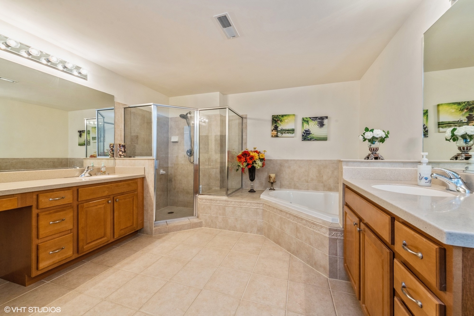 1 Itasca Road, Unit 101 Itasca, IL 60143 - Photo 15 of 21 a spacious bathroom with a tub sink and mirror