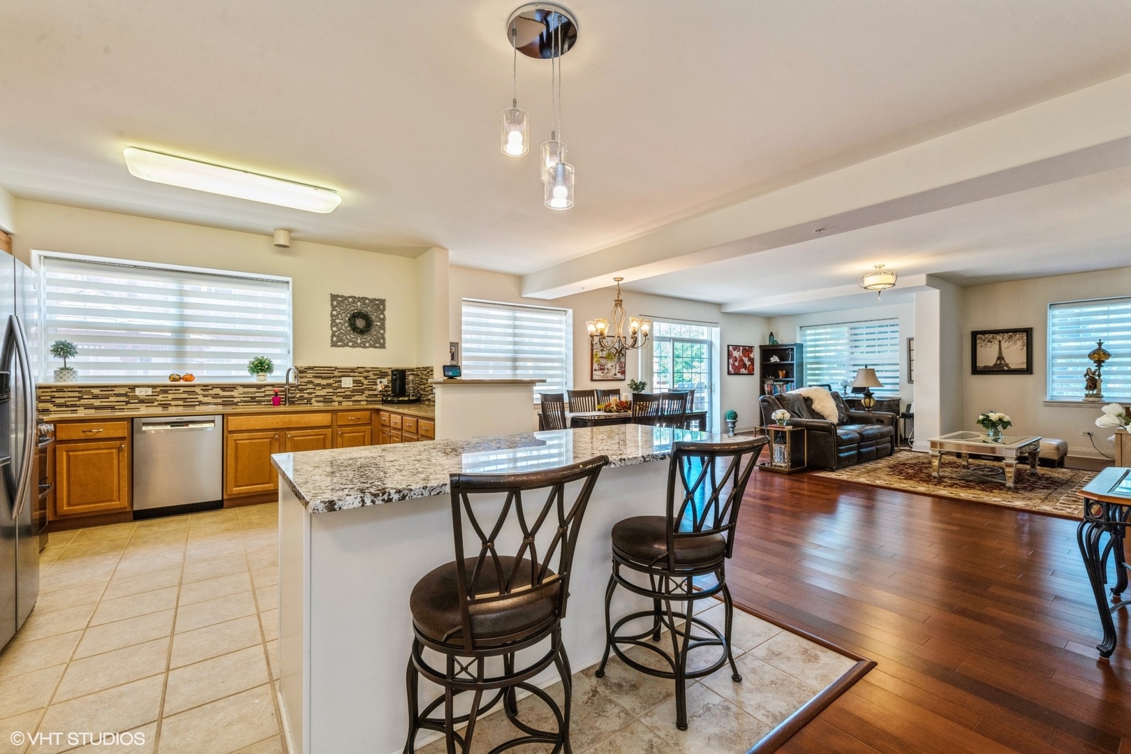 1 Itasca Road, Unit 101 Itasca, IL 60143 - Photo 4 of 21 a large kitchen with a table and chairs