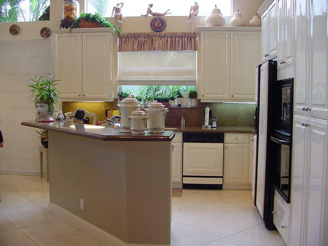 4077 Briarcliff Circle Boca Raton, FL 33496 - Photo 9 of 20 Kitchen - 1