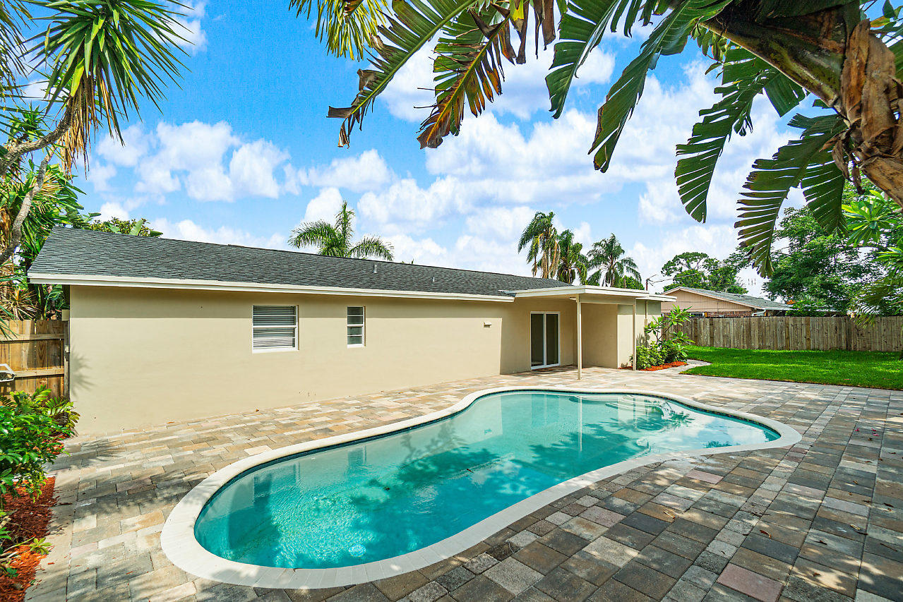 2938 Donald Road Lake Worth, FL 33461 - Photo 15 of 24 021-2938DonaldRd-LakeWorth-FL-small