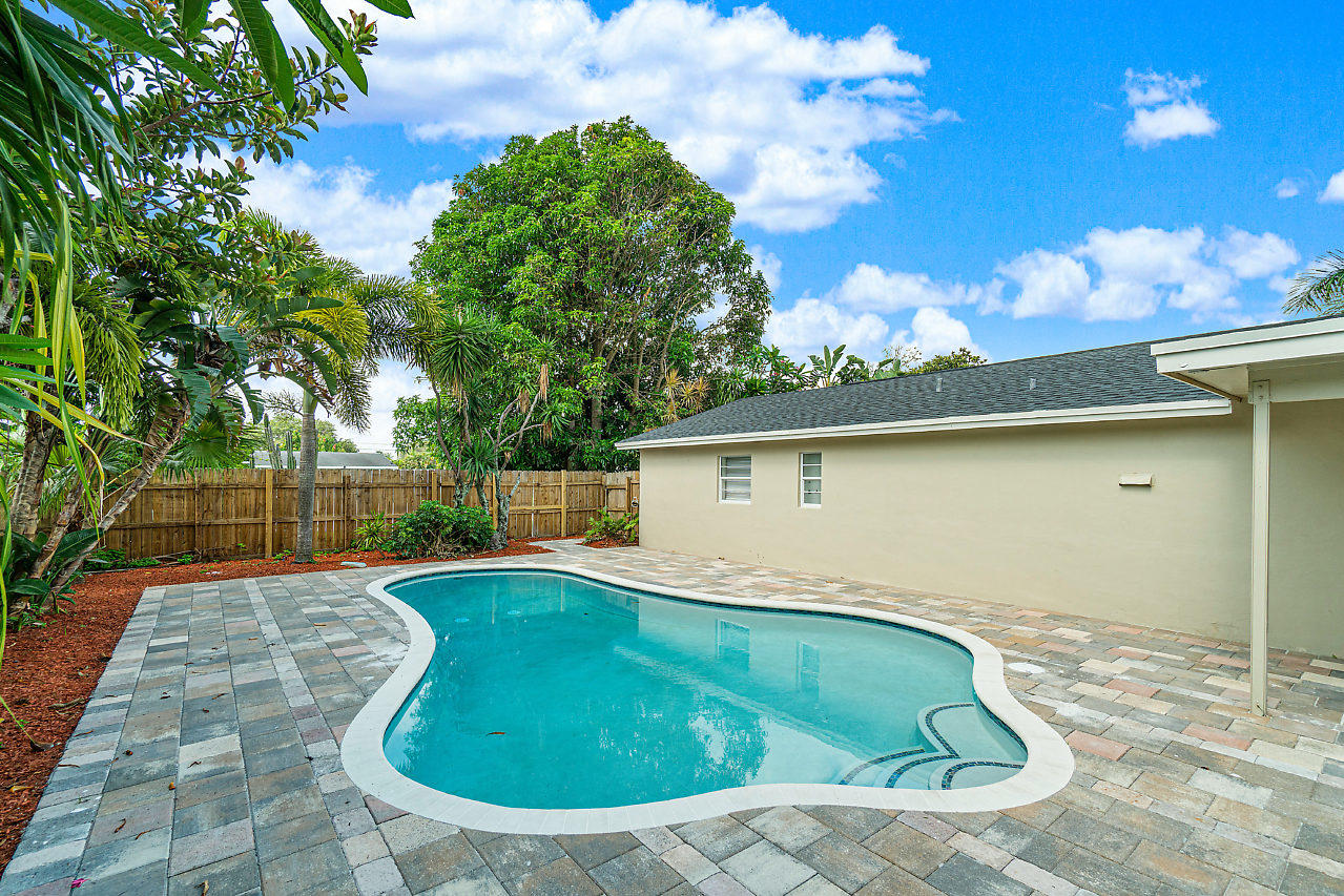 2938 Donald Road Lake Worth, FL 33461 - Photo 17 of 24 020-2938DonaldRd-LakeWorth-FL-small