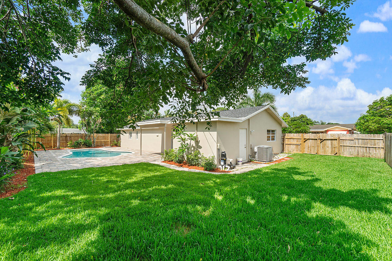 2938 Donald Road Lake Worth, FL 33461 - Photo 19 of 24 024-2938DonaldRd-LakeWorth-FL-small