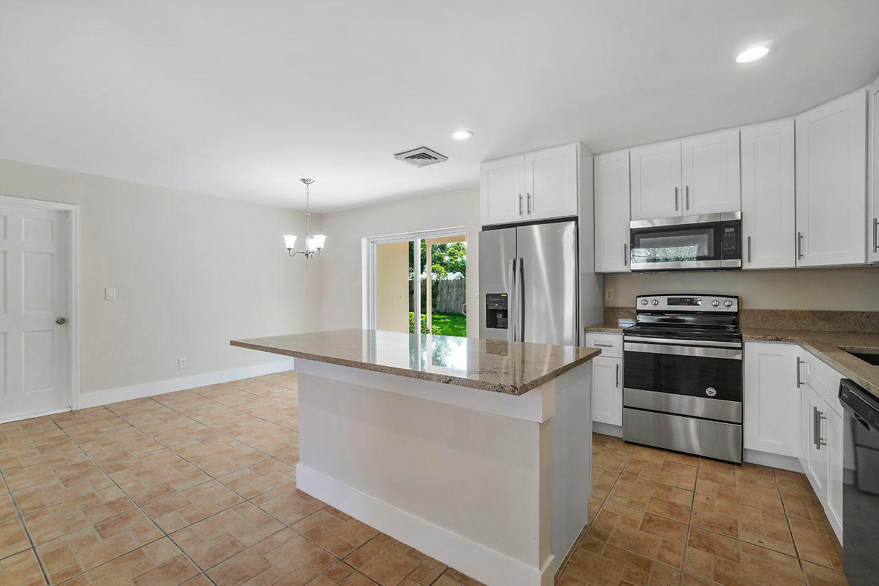 2938 Donald Road Lake Worth, FL 33461 - Photo 5 of 24 010-2938DonaldRd-LakeWorth-FL-small