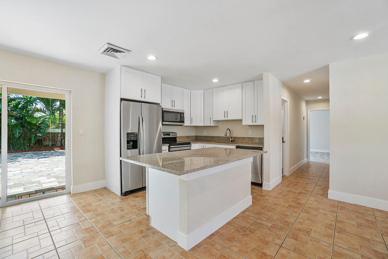 2938 Donald Road Lake Worth, FL 33461 - Photo 7 of 24 011-2938DonaldRd-LakeWorth-FL-small