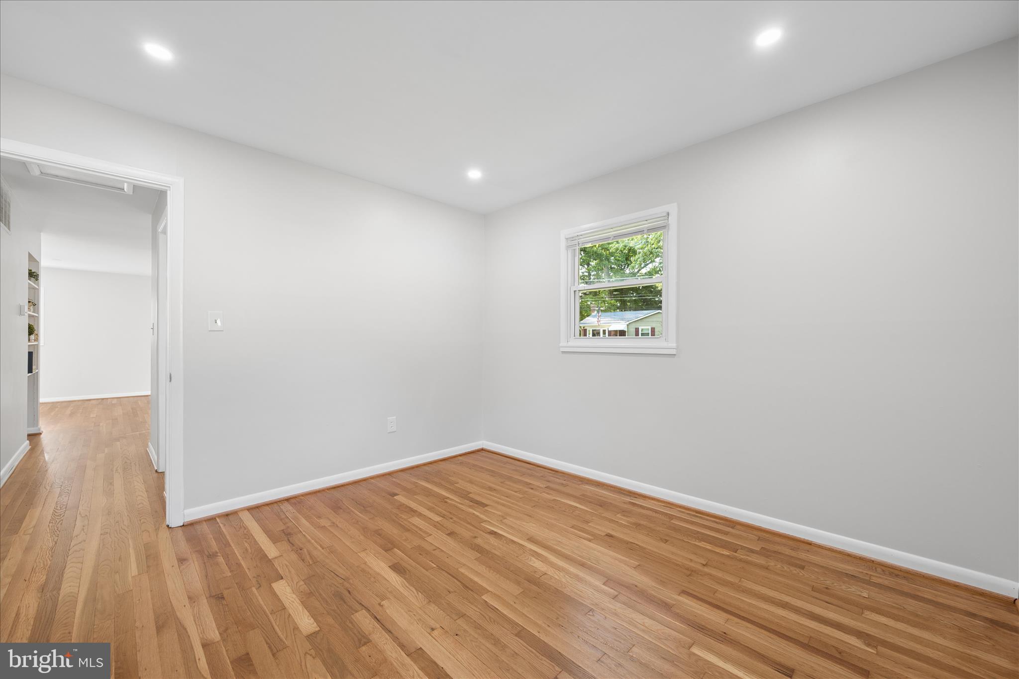 115 Woodland Road Gaithersburg, MD 20877 - Photo 17 of 40 Primary Bedroom