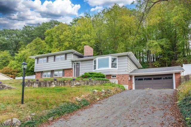 $950,000 | 22 Mountainside Drive, Morristown, NJ 07960