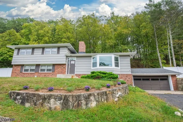 $950,000 | 22 Mountainside Drive, Morristown, NJ 07960