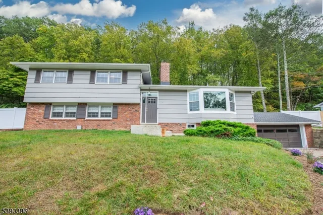 $950,000 | 22 Mountainside Drive, Morristown, NJ 07960