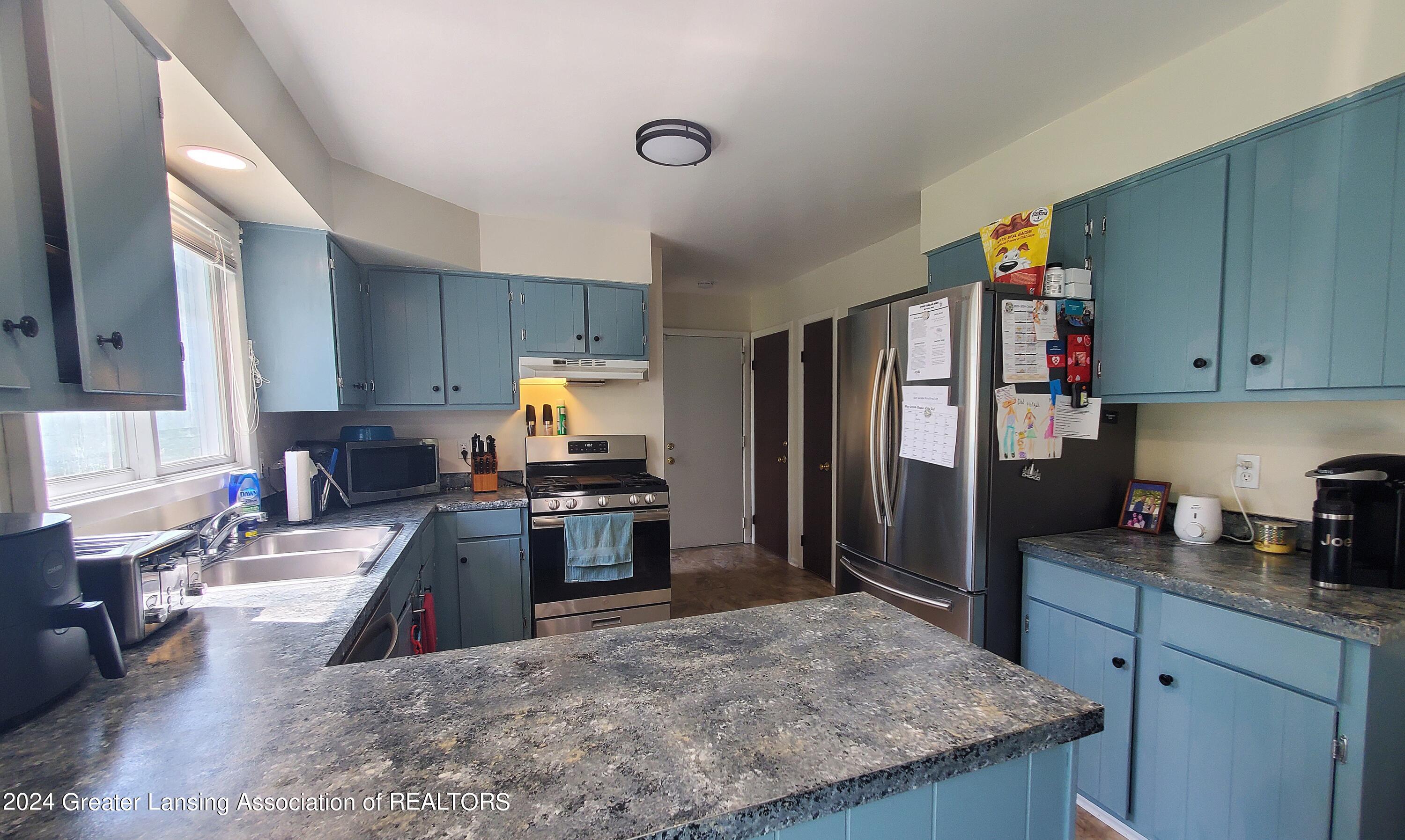 2212 Byrnes Road Lansing, MI 48906 - Photo 5 of 20 20240513_110130
