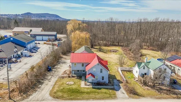 $400,000 | 374 Lake Road, St. Albans Town, VT 05478