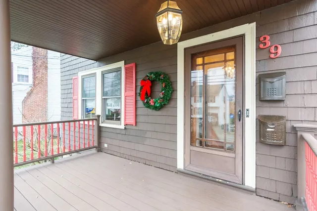 a view of lobby with a porch