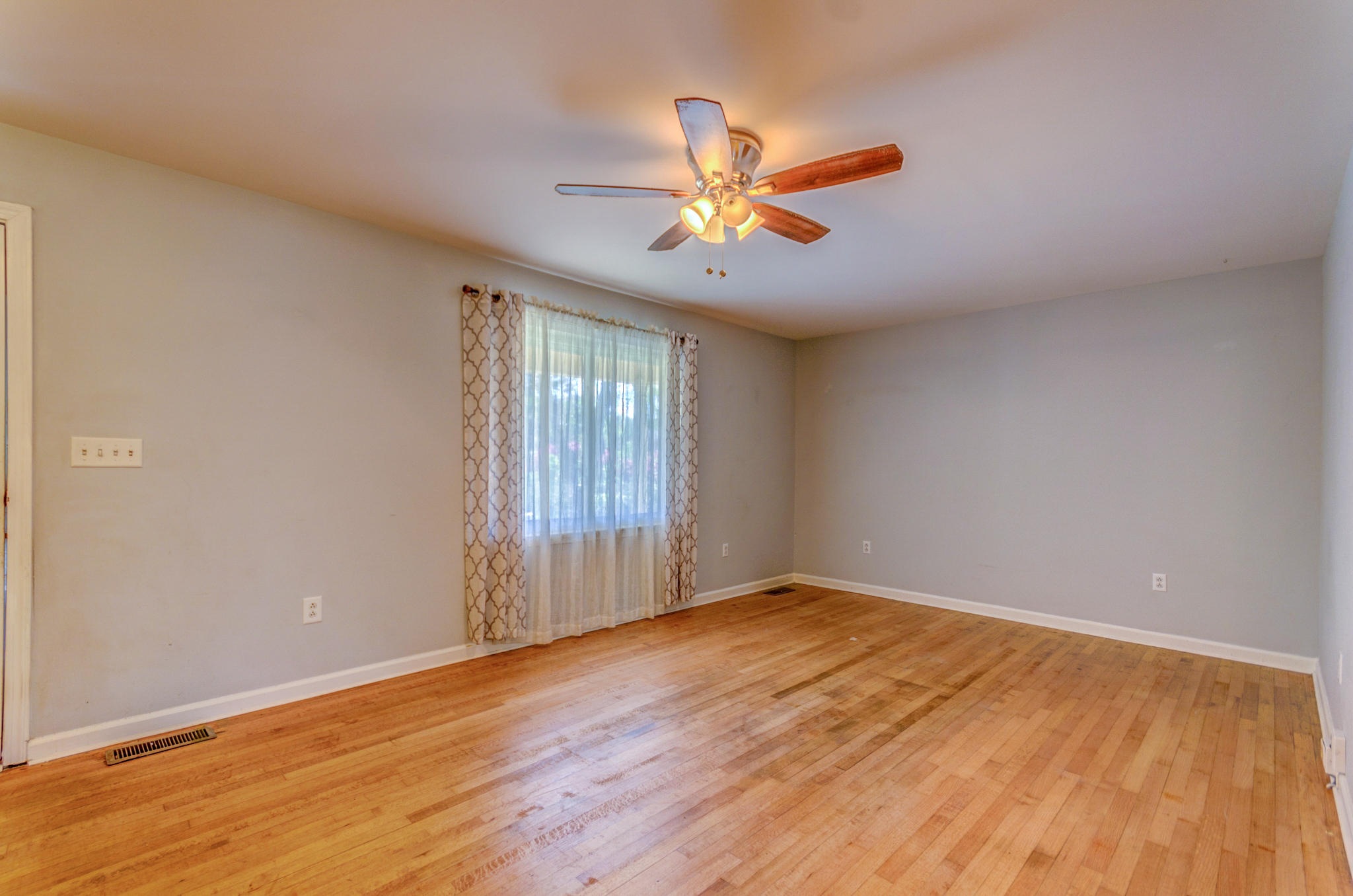 1301 Hampshire Road Charleston, SC 29412 - Photo 5 of 27 1301 Hampshire-5