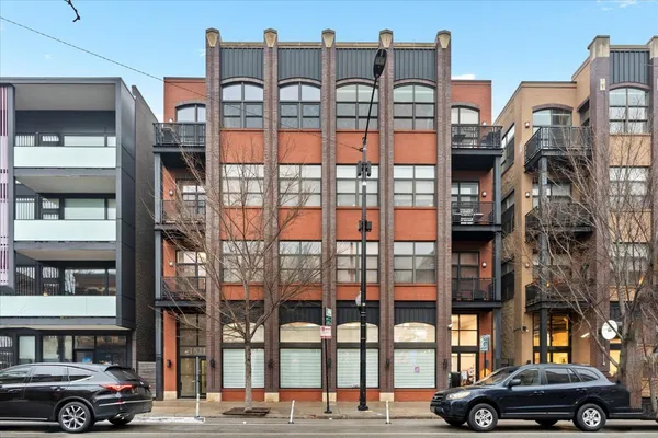 $650,000 | 1821 North Milwaukee Avenue, Unit 401, Chicago, IL 60647
