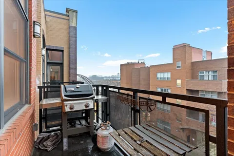 $650,000 | 1821 North Milwaukee Avenue, Unit 401, Chicago, IL 60647