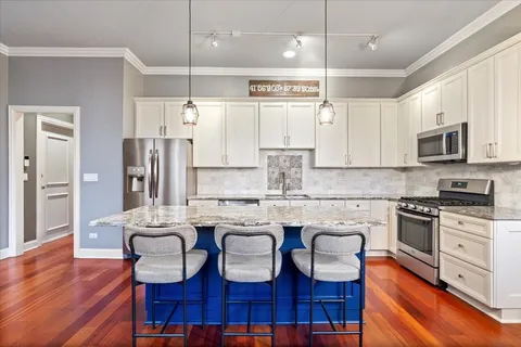 $650,000 | 1821 North Milwaukee Avenue, Unit 401, Chicago, IL 60647