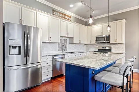 $650,000 | 1821 North Milwaukee Avenue, Unit 401, Chicago, IL 60647