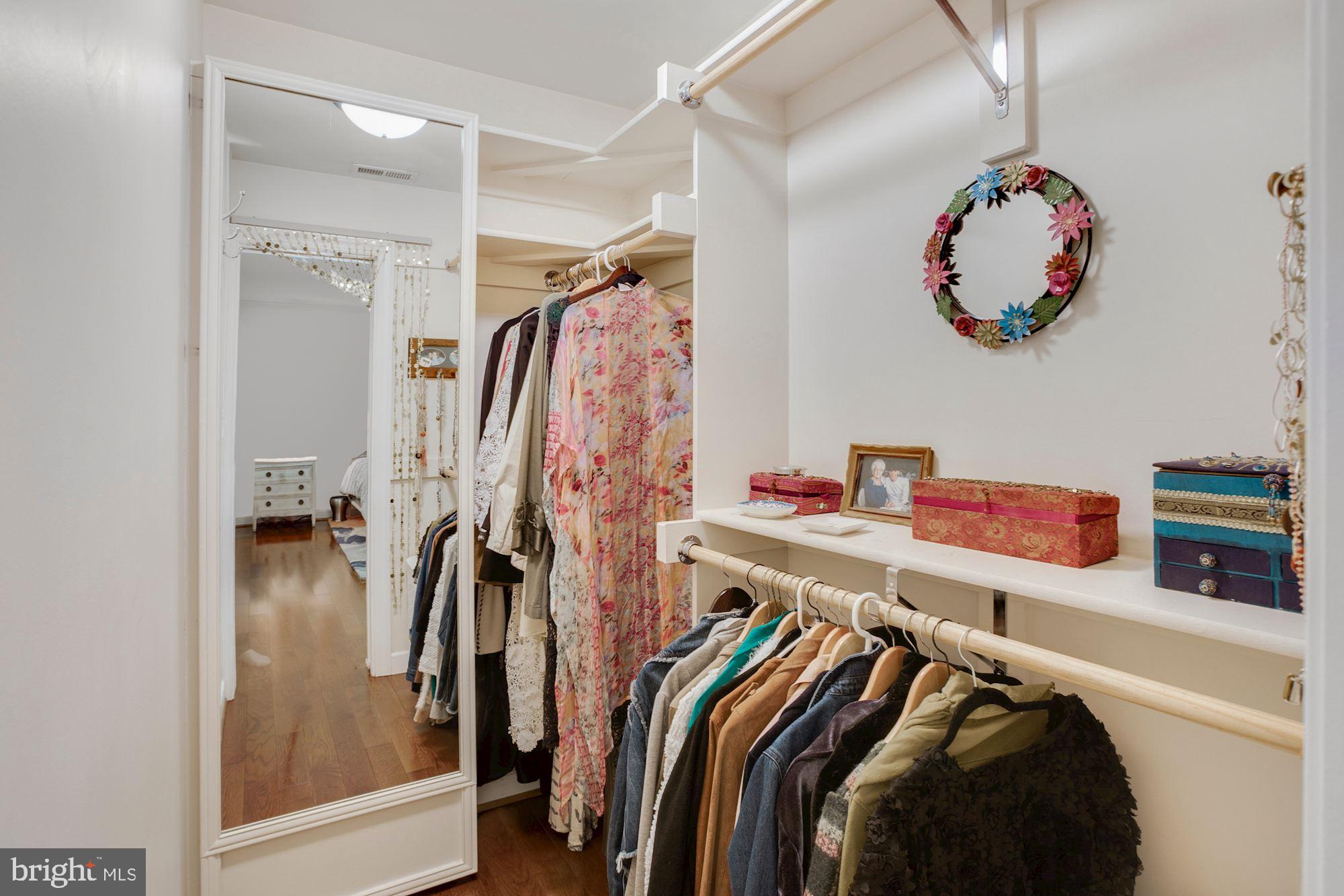 23320 Mersey Road Middleburg, VA 20117 - Photo 30 of 54 Primary BR Walk-in Closet