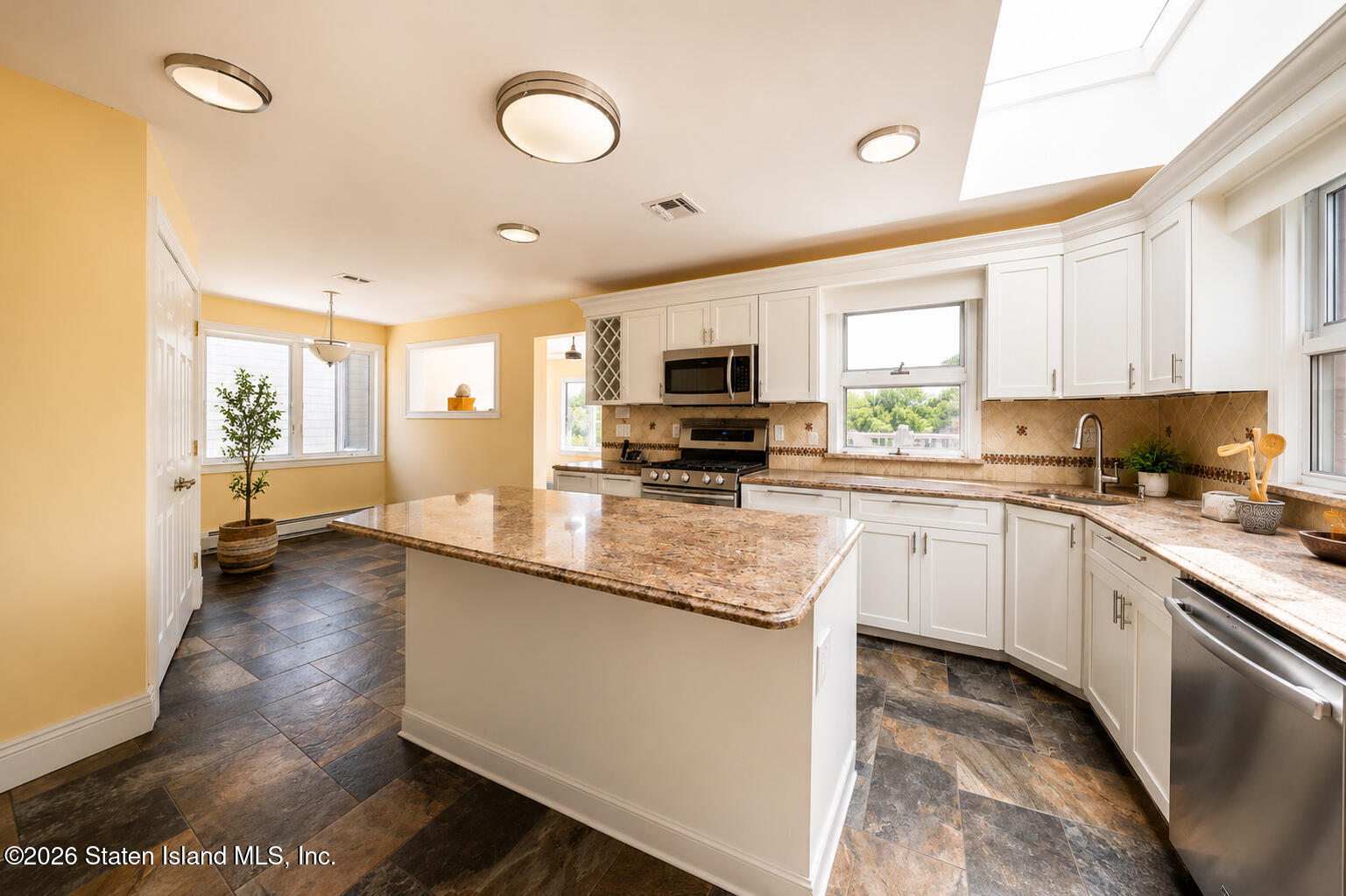 5434 Amboy Road Staten Island, NY 10312 - Photo 37 of 61 Kitchen