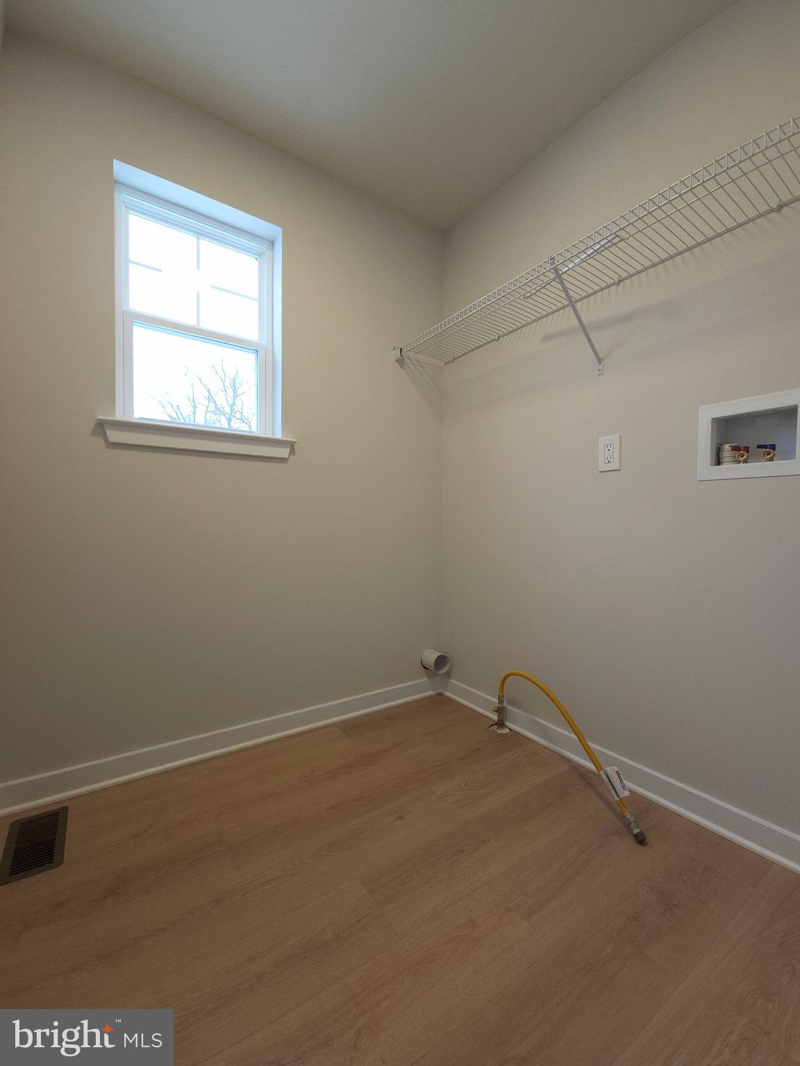 10 Fieldstone Court Bridgeton, NJ 08302 - Photo 17 of 31 an empty room with a window