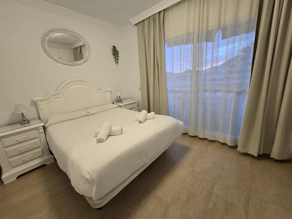 Benalmadena-malaga Av Del Parque3 Torre1 Planta7, Unit 701 Blackstock, 0 29014 - Photo 21 of 33 a bathroom with a sink and a mirror