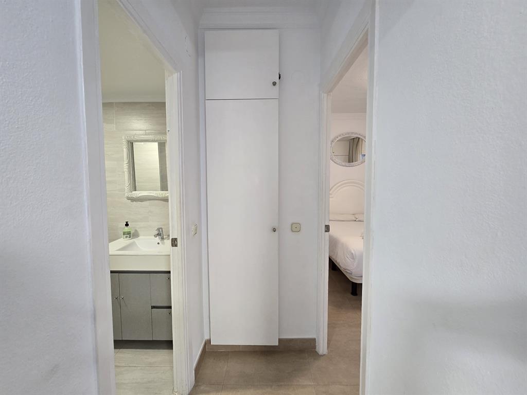 Benalmadena-malaga Av Del Parque3 Torre1 Planta7, Unit 701 Blackstock, 0 29014 - Photo 26 of 33 a bathroom with a double vanity sink and mirror