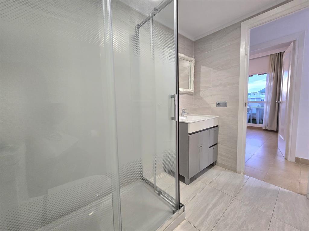 Benalmadena-malaga Av Del Parque3 Torre1 Planta7, Unit 701 Blackstock, 0 29014 - Photo 28 of 33 a bathroom with a tub shower vanity and a sink