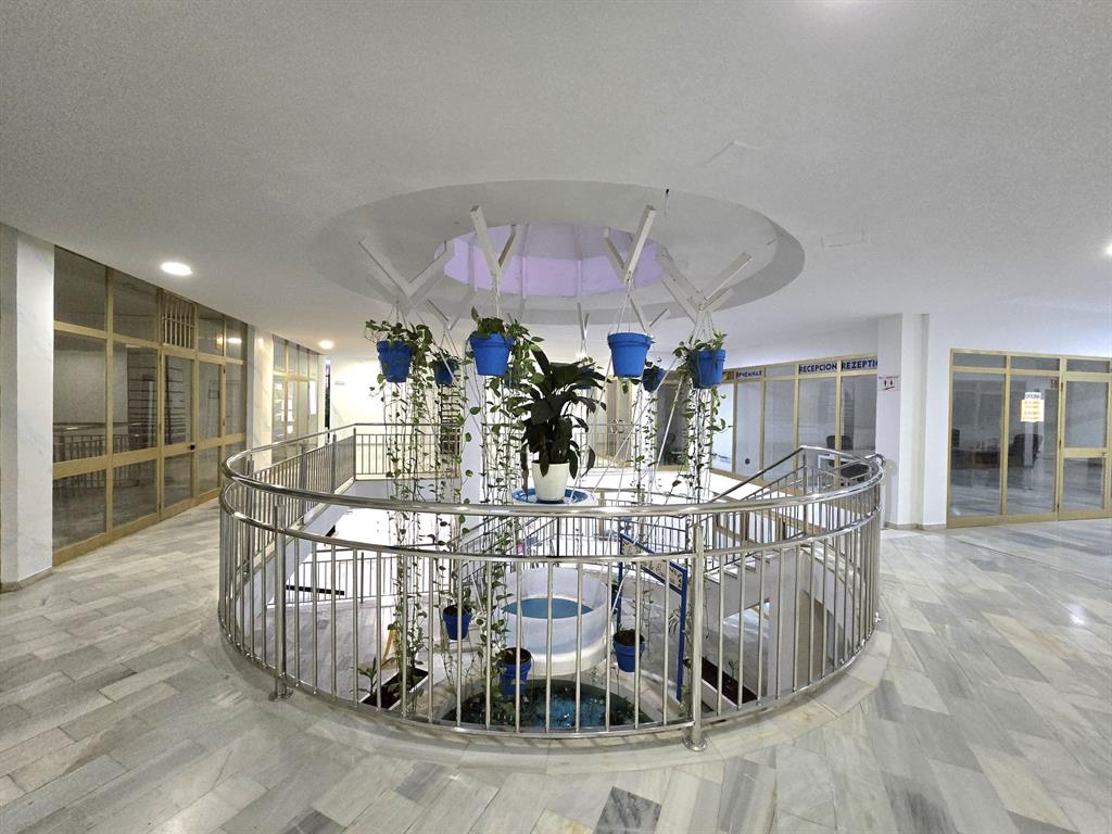 Benalmadena-malaga Av Del Parque3 Torre1 Planta7, Unit 701 Blackstock, 0 29014 - Photo 3 of 33 a view of a dining room with furniture water and chandelier