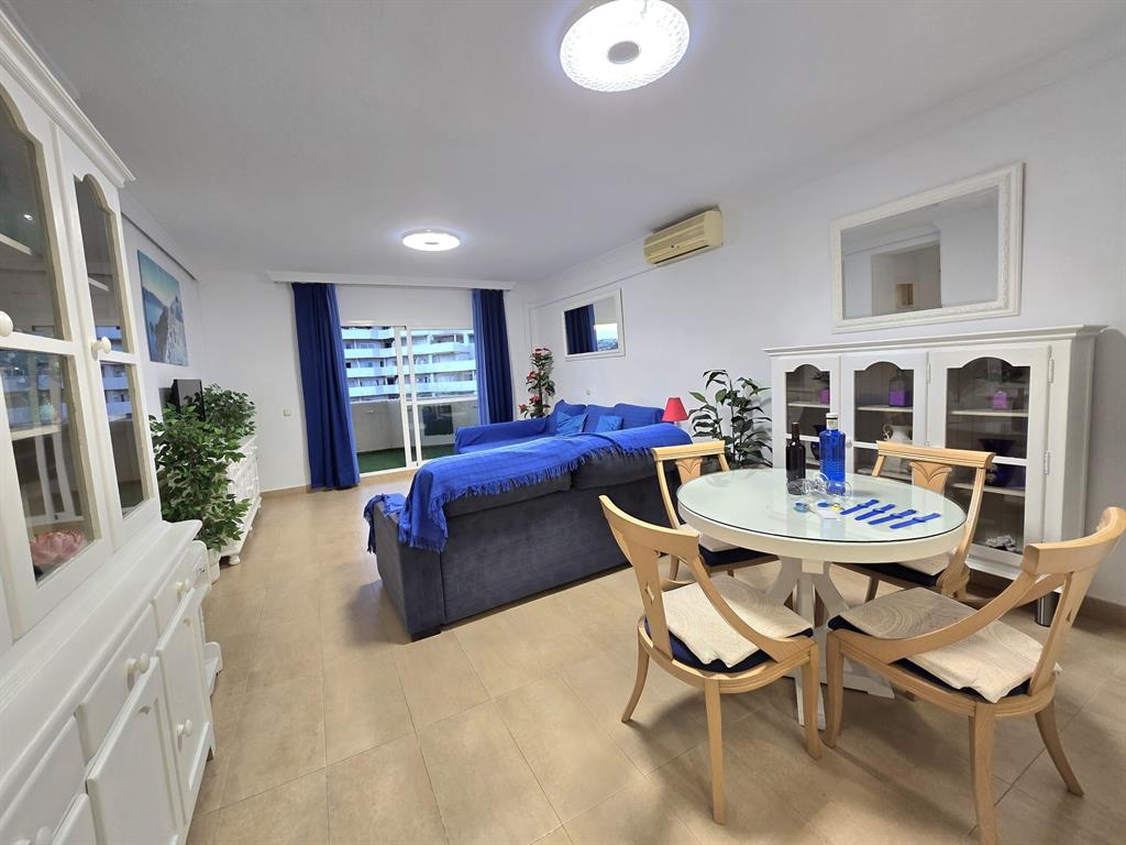 Benalmadena-malaga Av Del Parque3 Torre1 Planta7, Unit 701 Blackstock, 0 29014 - Photo 9 of 33 a dining room with furniture and window