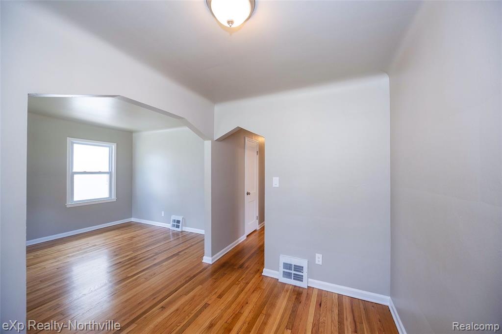 423 Campbell Street River Rouge, MI 48218 - Photo 7 of 32