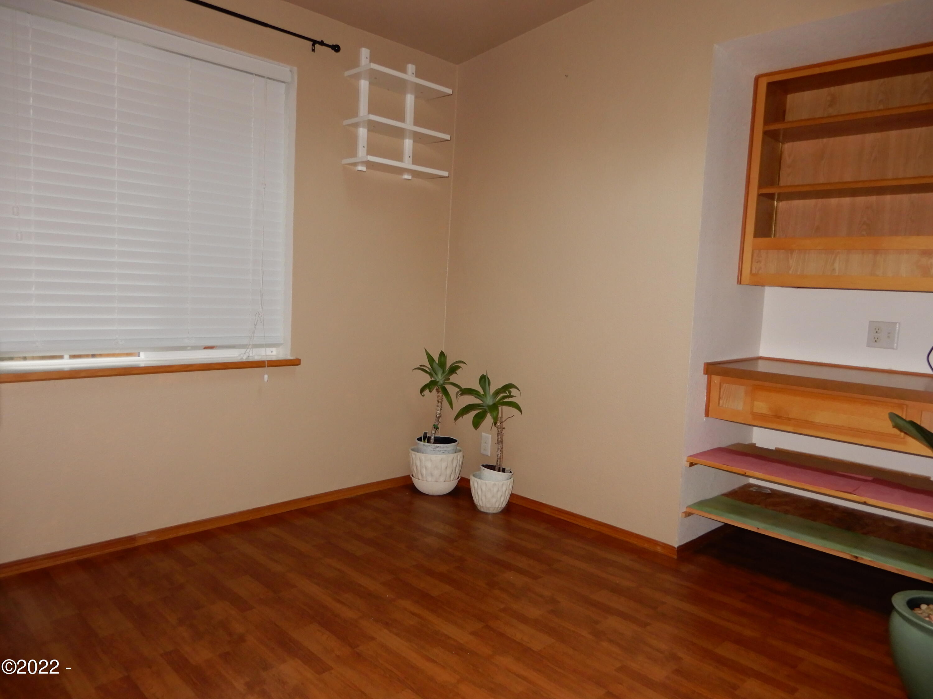 305 Seagrove Loop Lincoln City, OR 97367 - Photo 14 of 20 Bedroom 3
