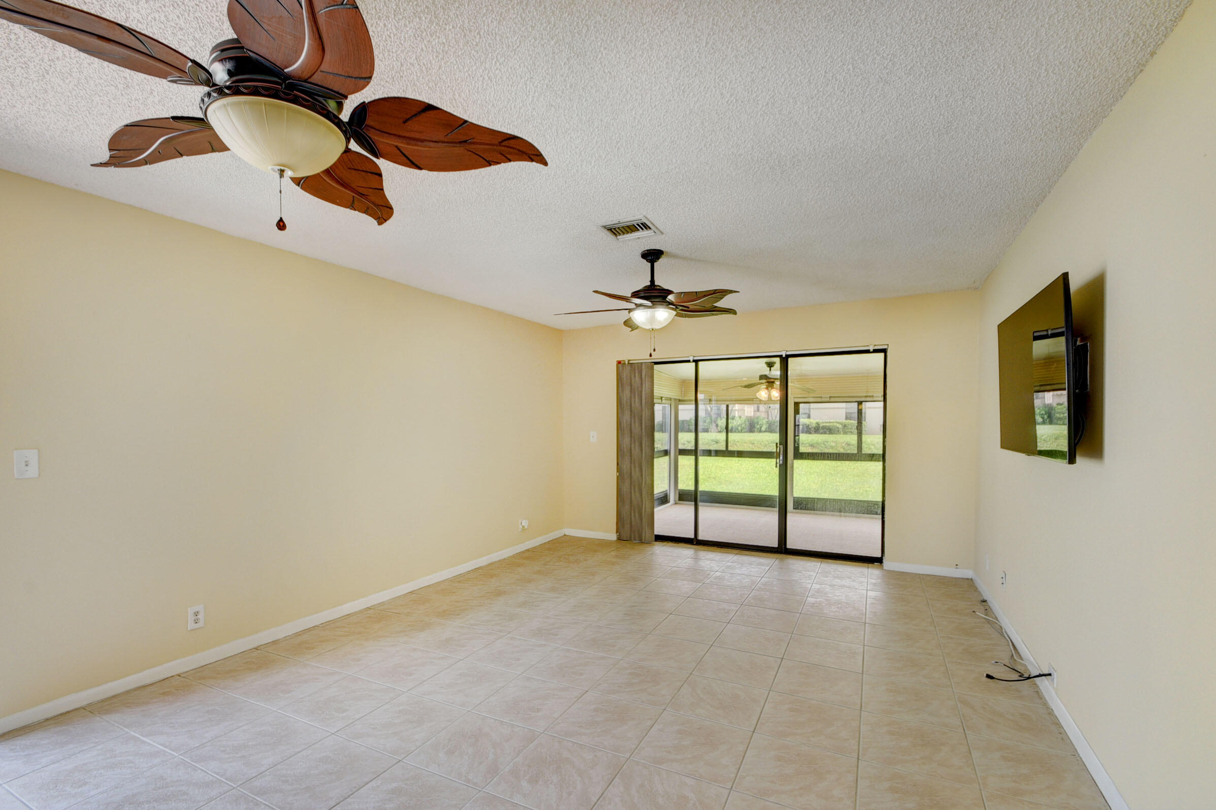 5230 Minto Road Boynton Beach, FL 33472 - Photo 8 of 40 Living Room