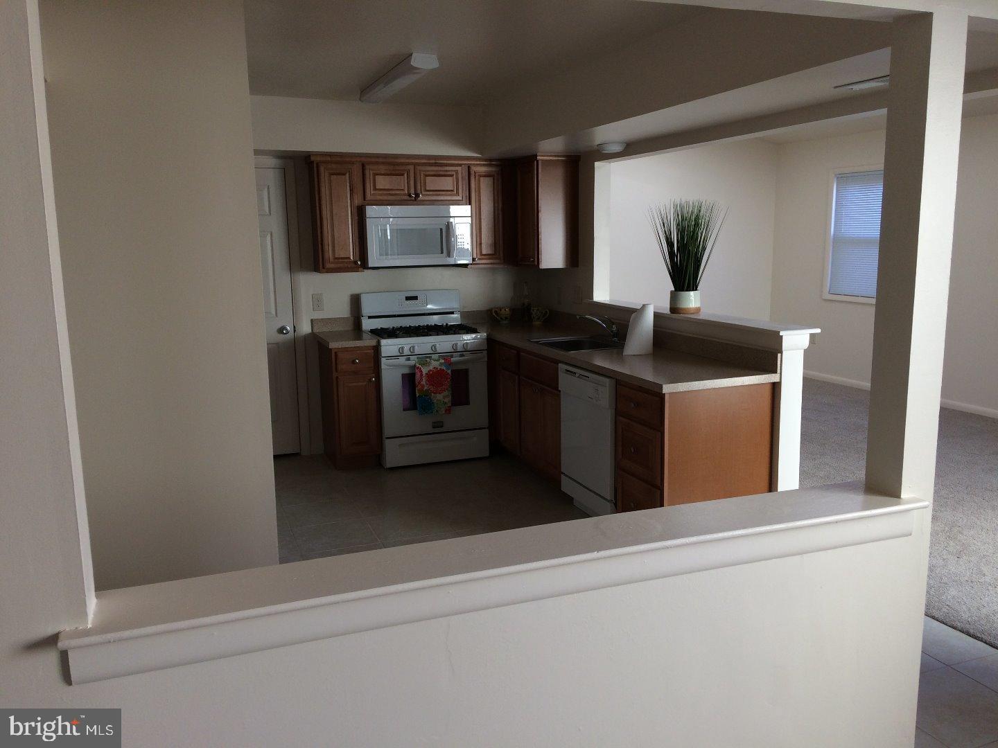 37 Cardinal Drive Clementon, NJ 08021 - Photo 6 of 19 Kitchen