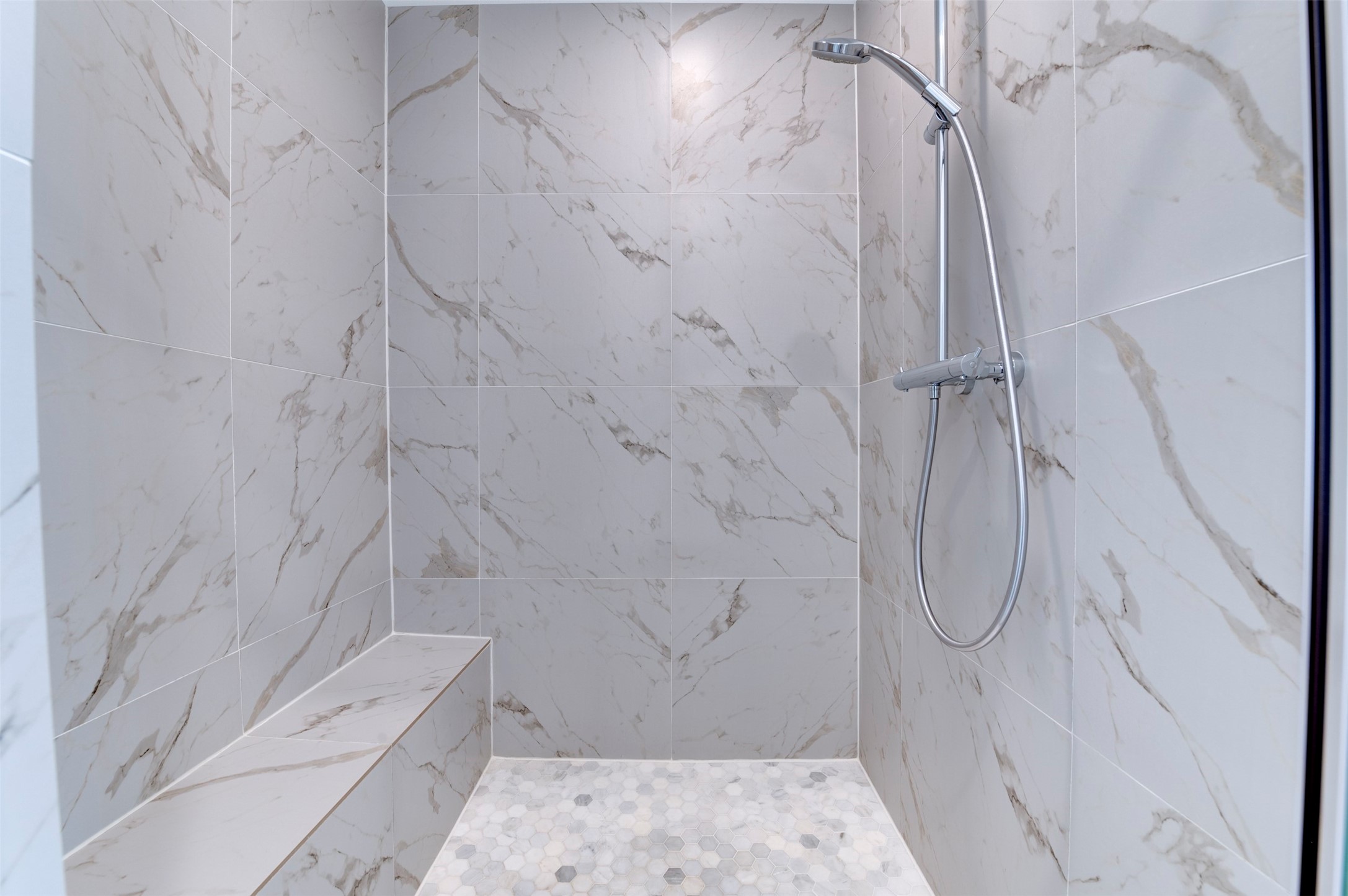 4947 Rusk Street Houston, TX 77023 - Photo 17 of 40 Primary bath shower