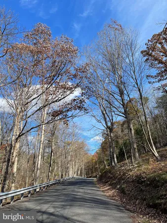 $786,500 | Berry Ridge Road, East Waterford, PA 17021