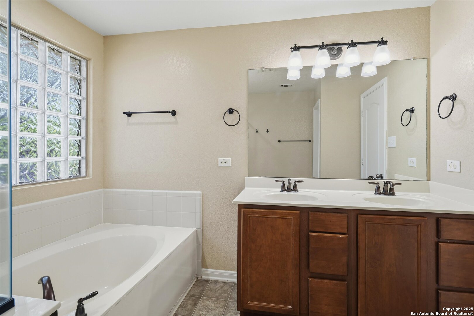 6775 Wayman Ridge Live Oak, TX 78233 - Photo 15 of 25