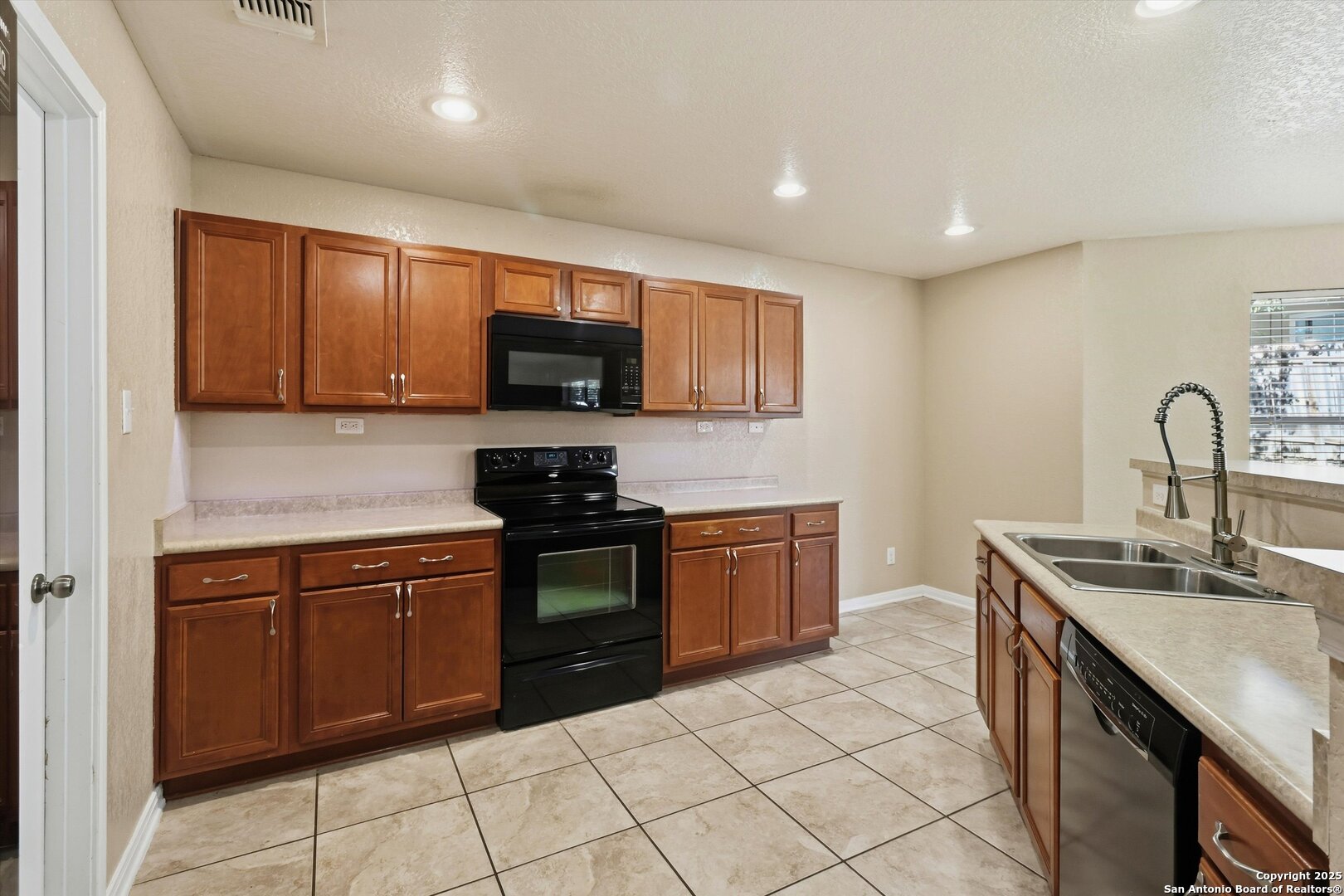 6775 Wayman Ridge Live Oak, TX 78233 - Photo 9 of 25